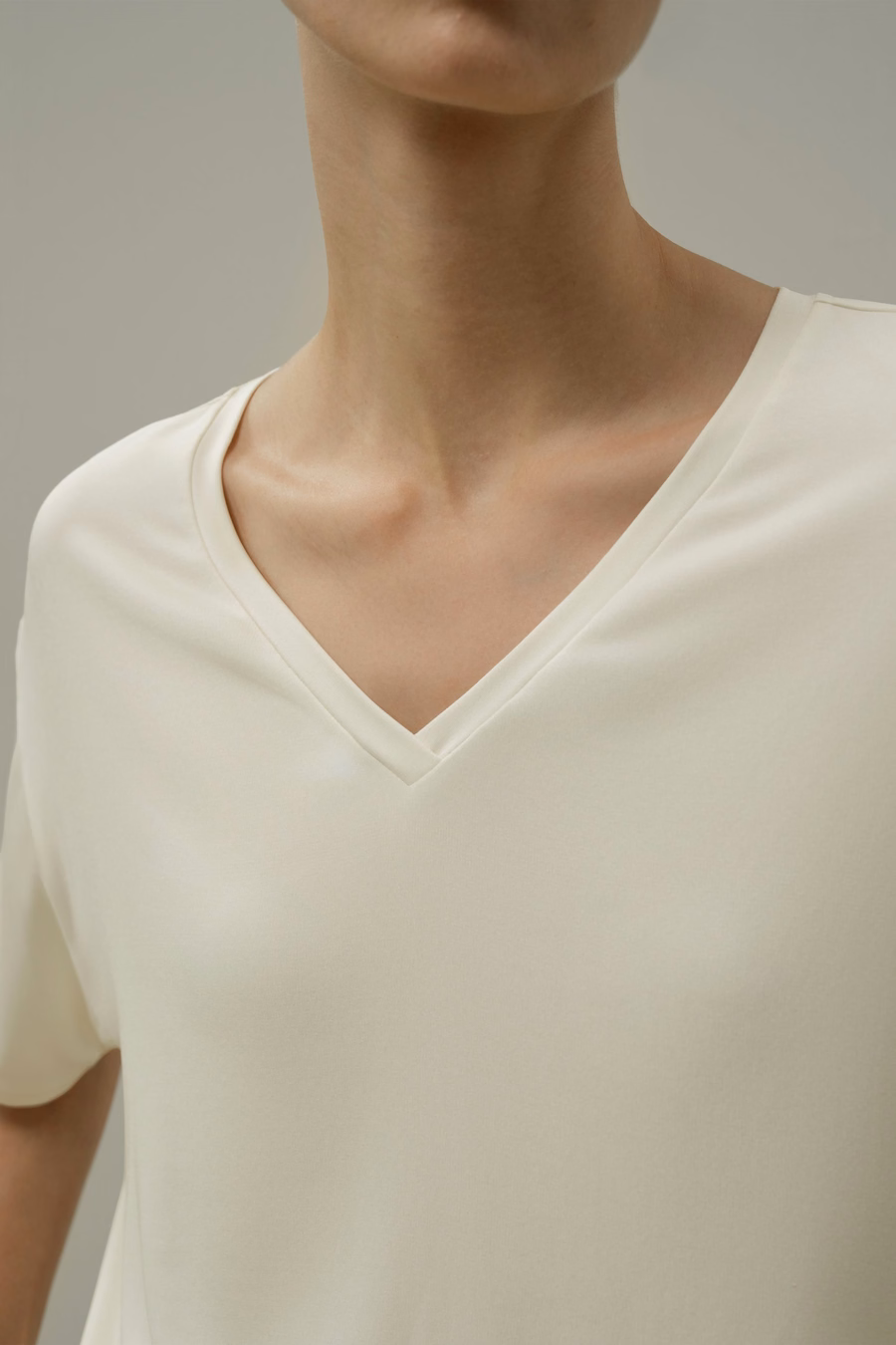 Maglietta Basic a V in Jersey di Seta Breeze