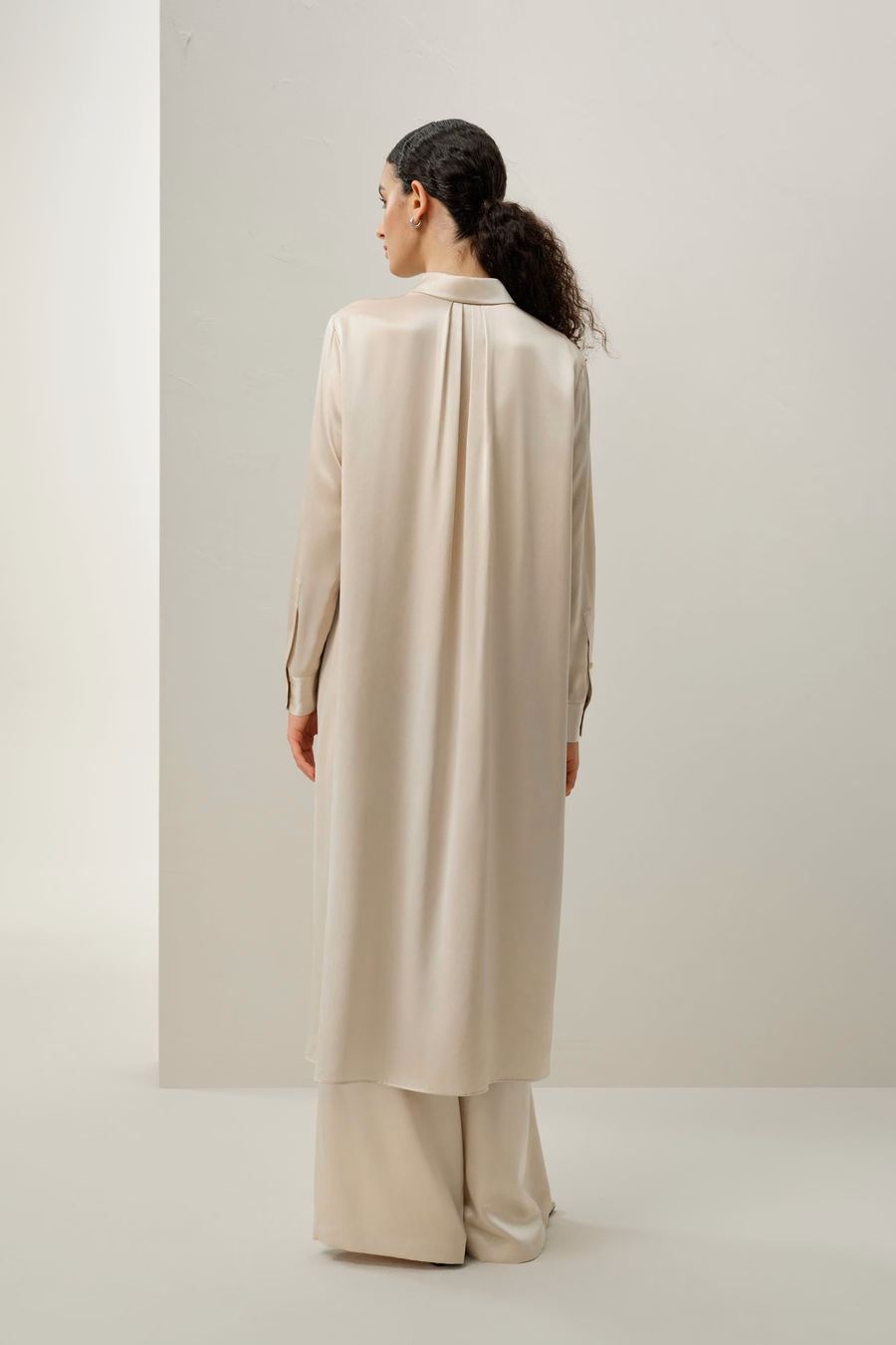 Pantaloni in seta charmeuse a gamba larga