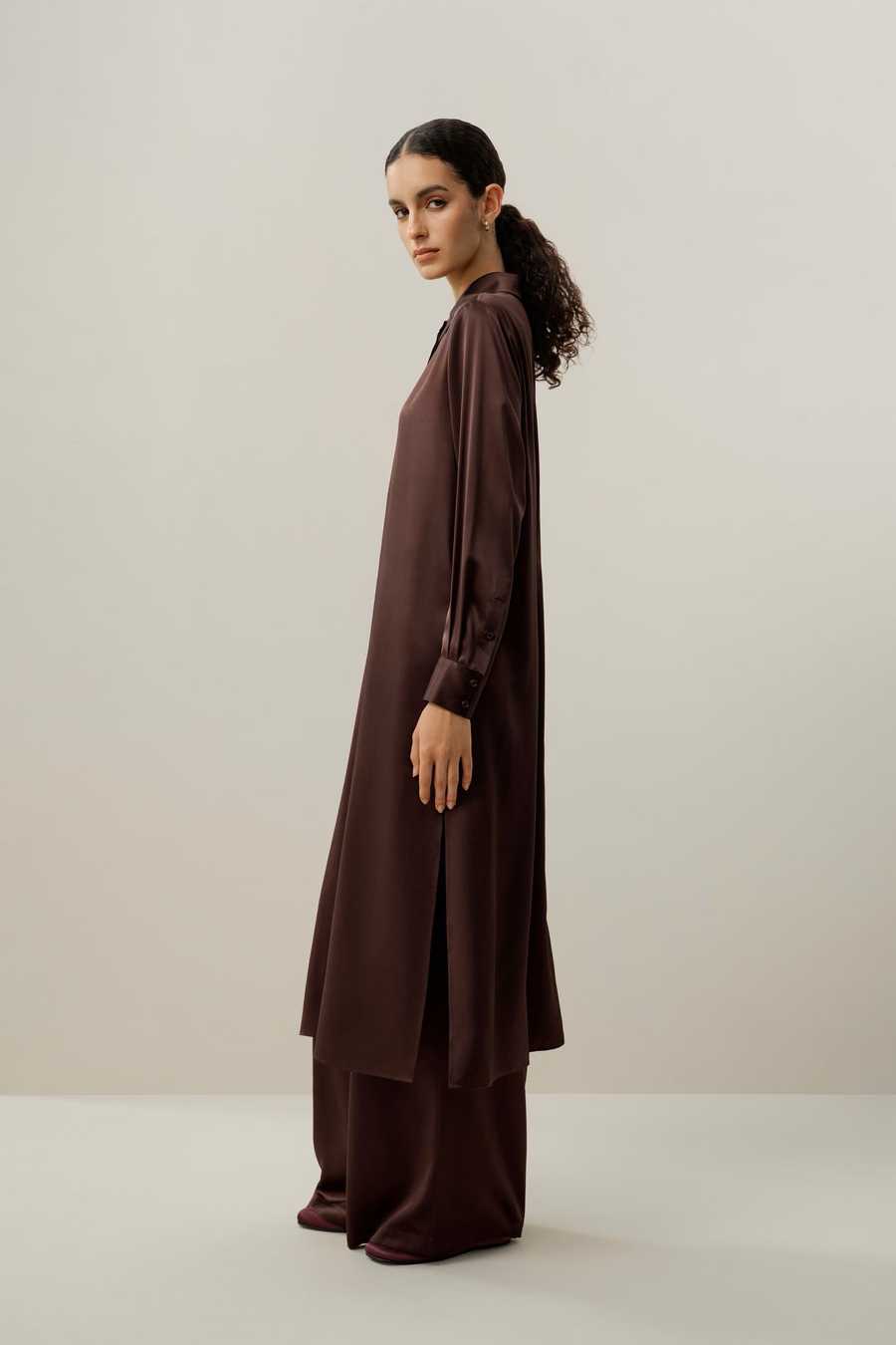 Pantaloni in seta charmeuse a gamba larga