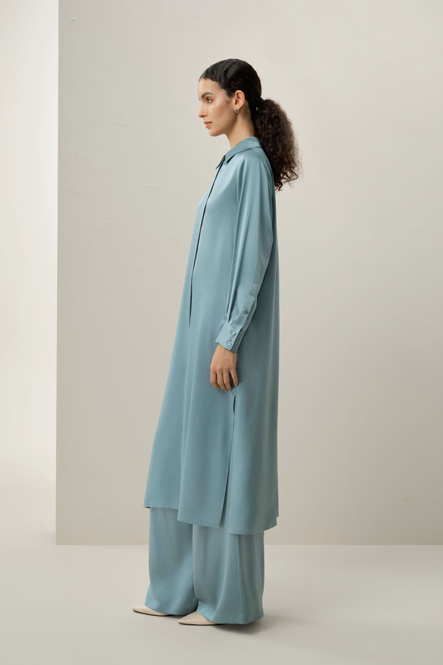 Pantaloni in seta charmeuse a gamba larga