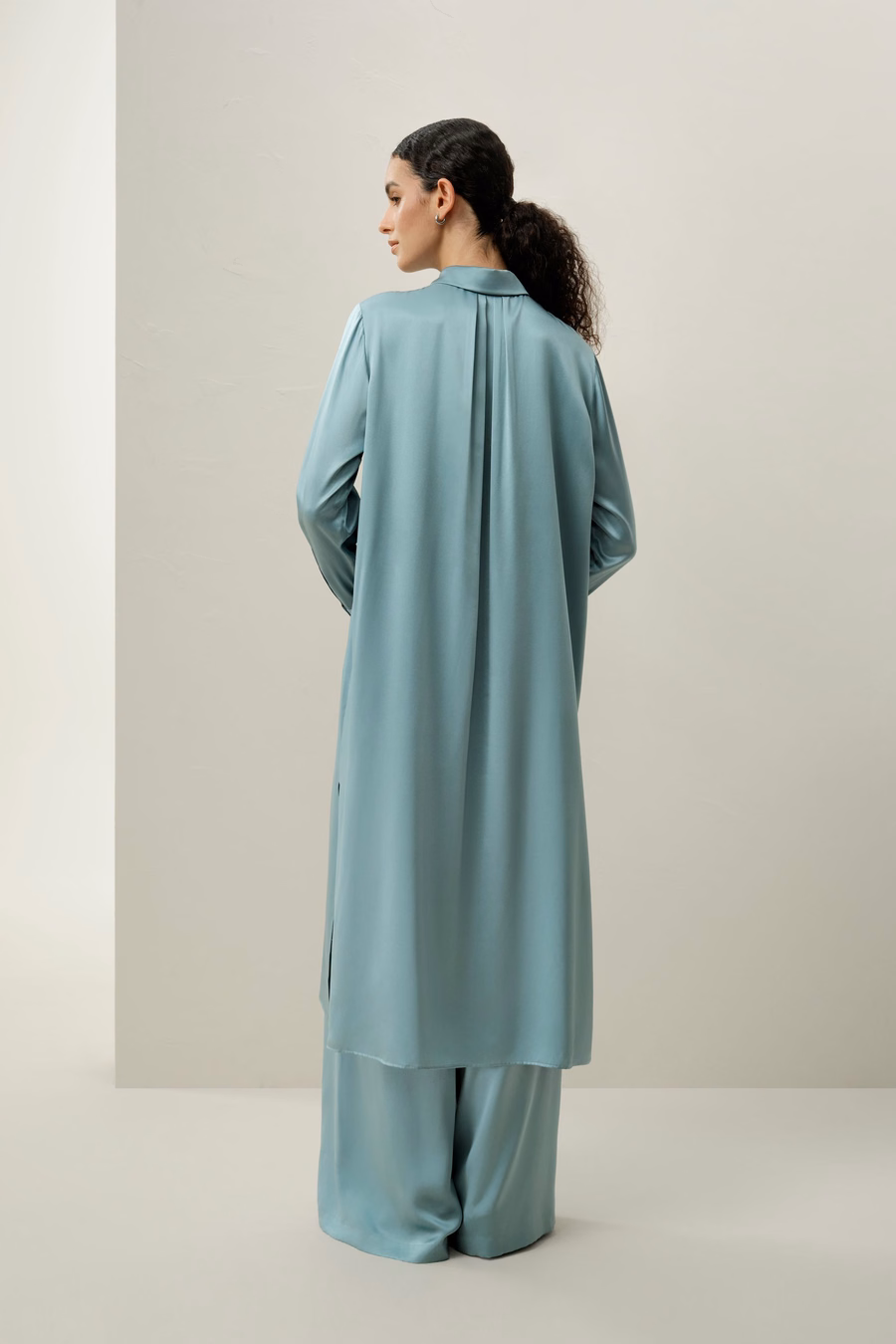 Pantaloni in seta charmeuse a gamba larga