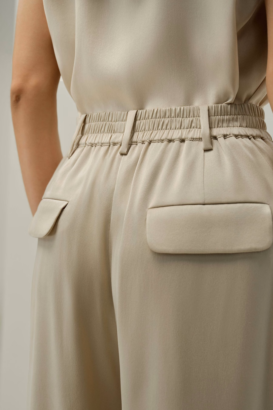 Pantaloni a gamba larga in seta scamosciata