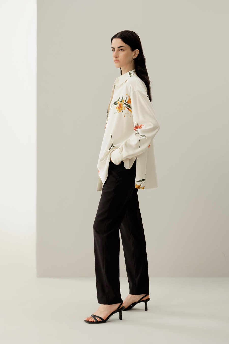 Camicia oversize in seta con stampa a gigli