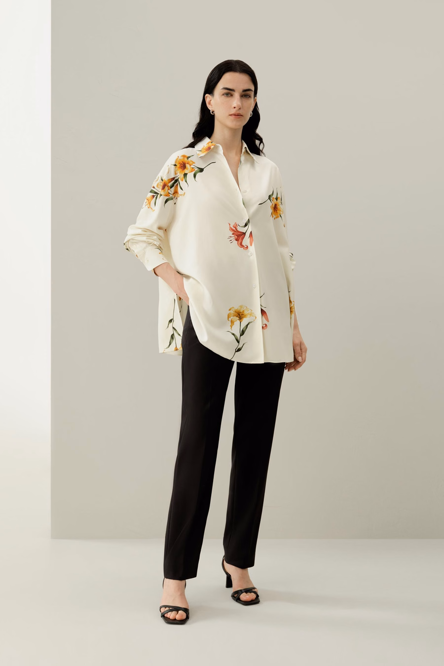 Camicia oversize in seta con stampa a gigli