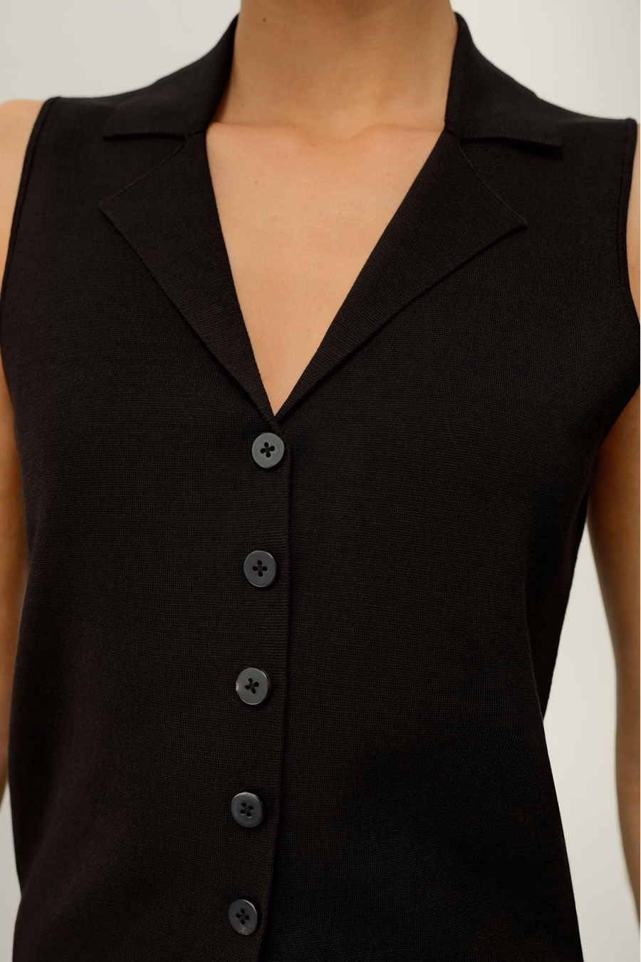 Gilet in Viscosa Setificata con Colletto a Revers di Milano