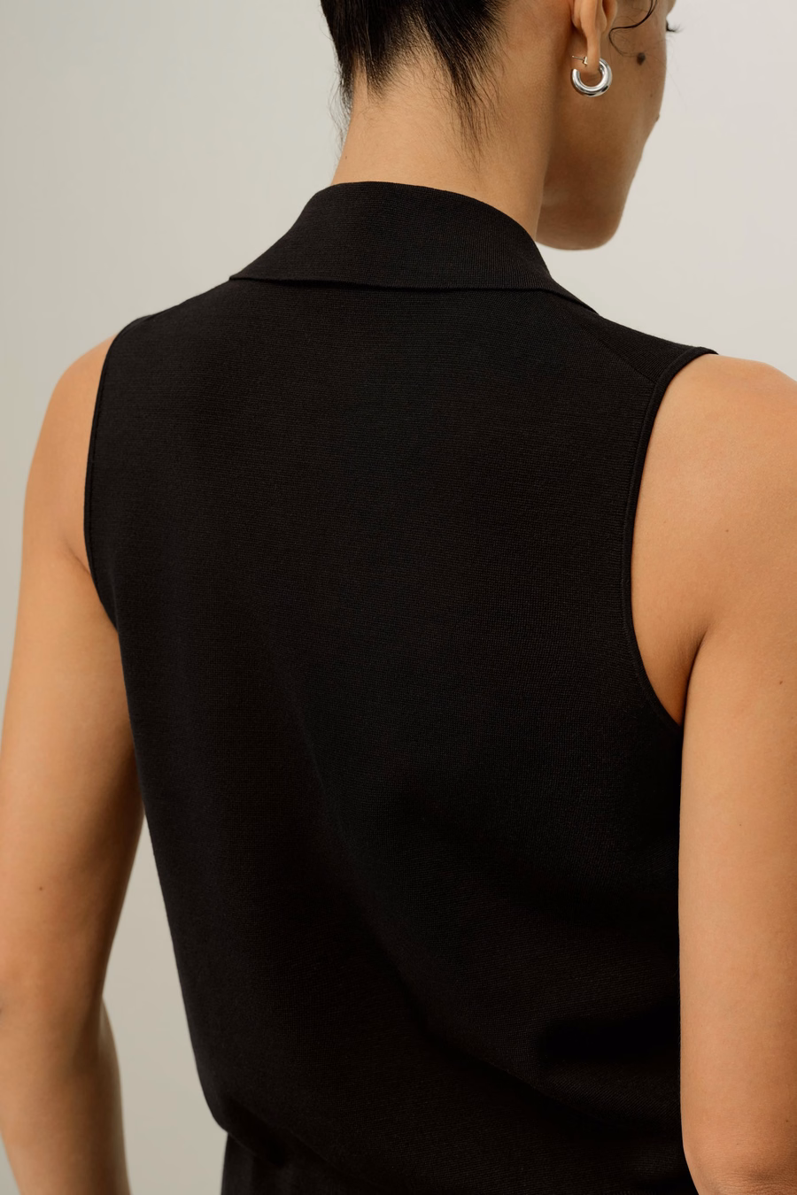 Gilet in Viscosa Setificata con Colletto a Revers di Milano