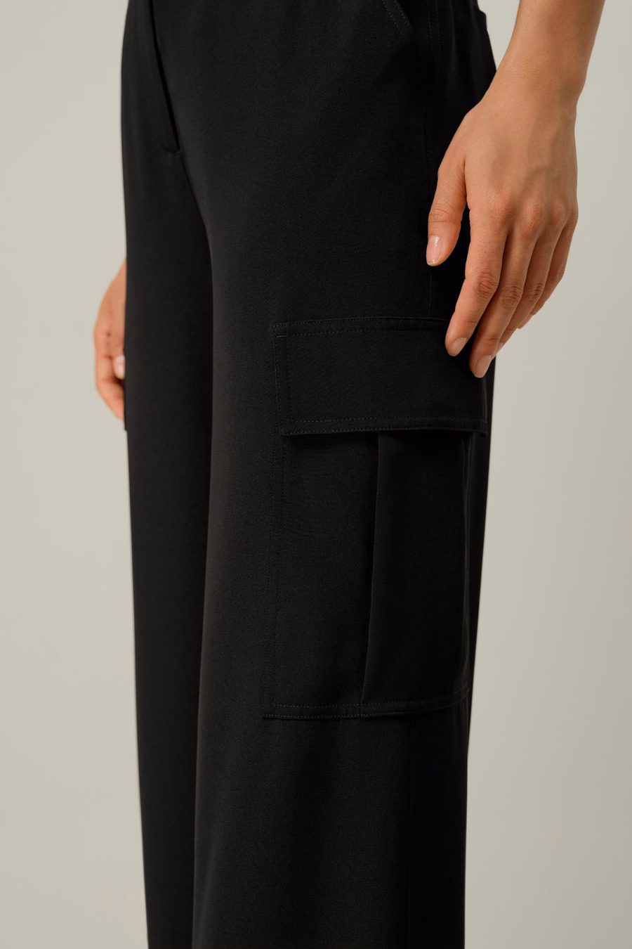 Pantaloni cargo in seta crêpe