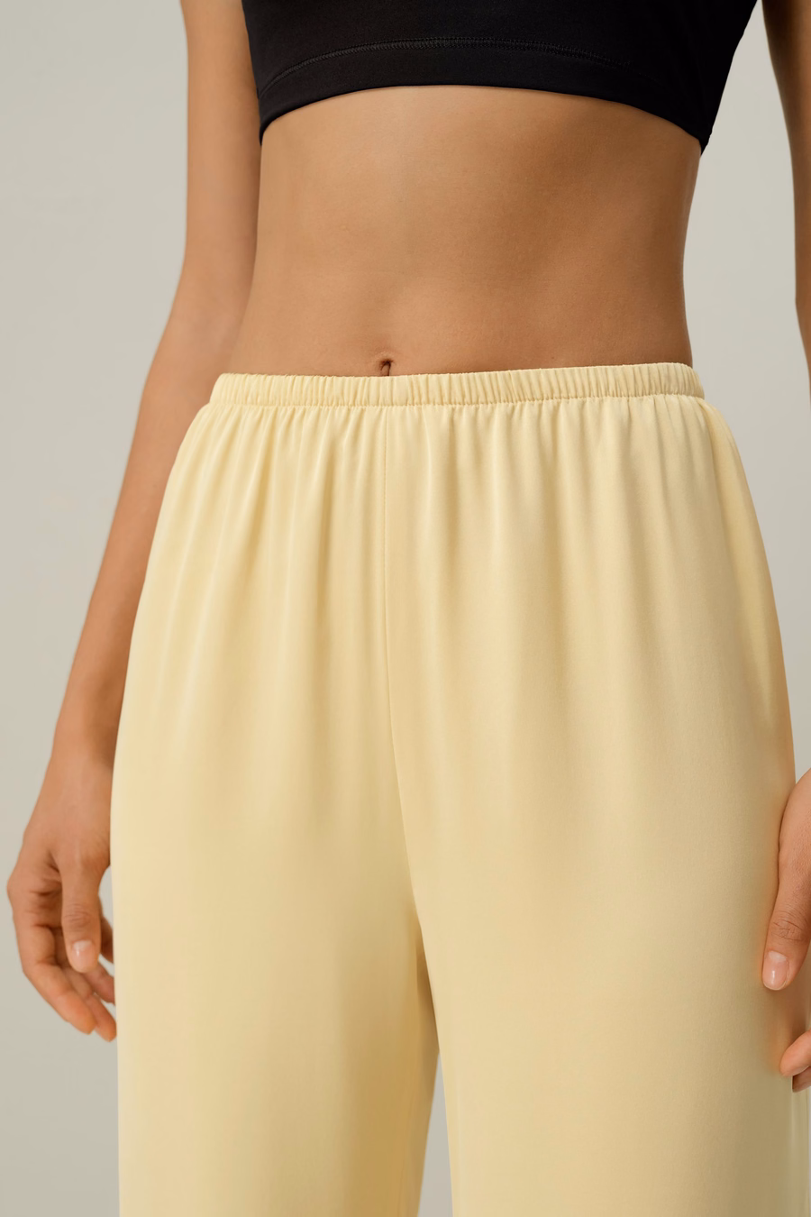 Pantaloni dritti in georgette di seta elasticizzata
