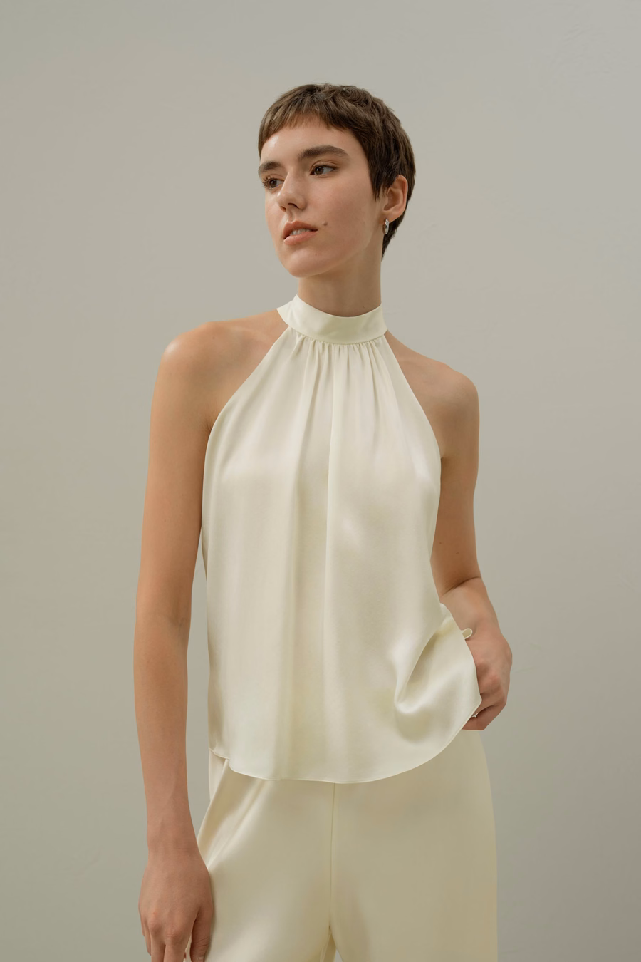 Top halter minimalista in seta