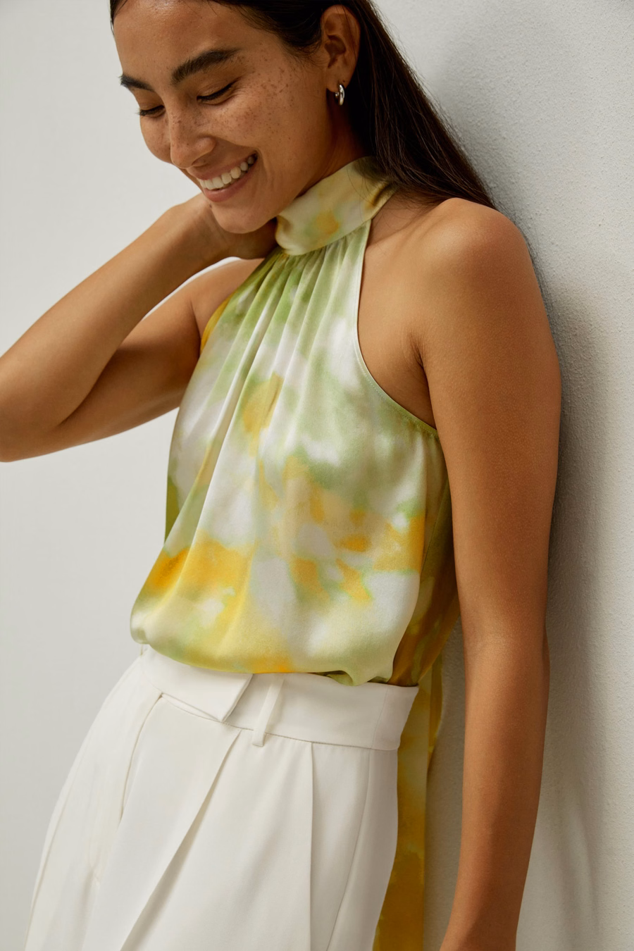 Top con collo halter in seta stampata