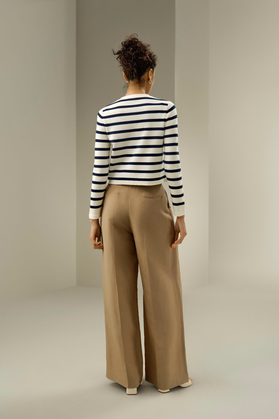 Pantaloni in misto seta e lino con pieghe frontali