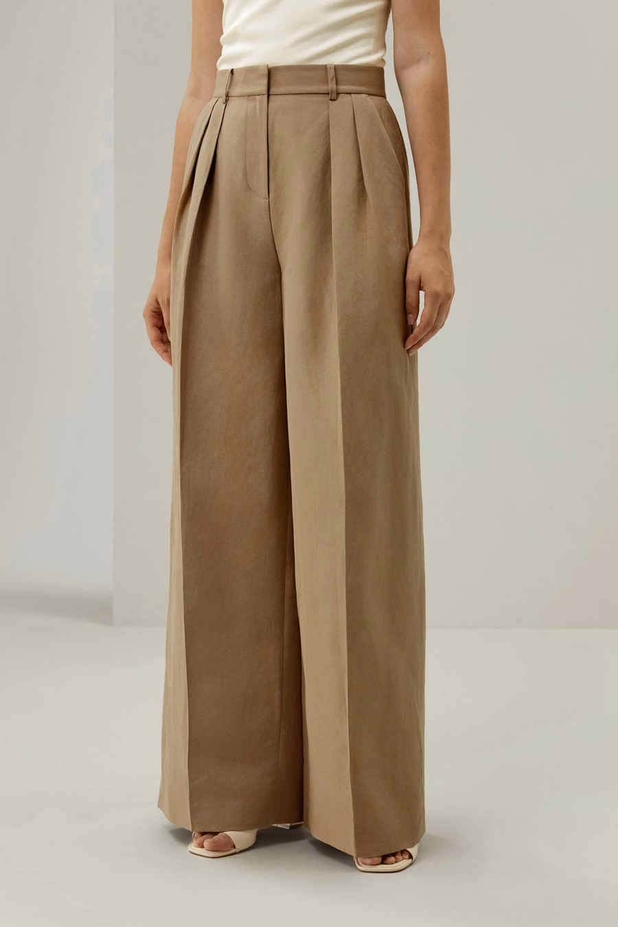 Pantaloni in misto seta e lino con pieghe frontali