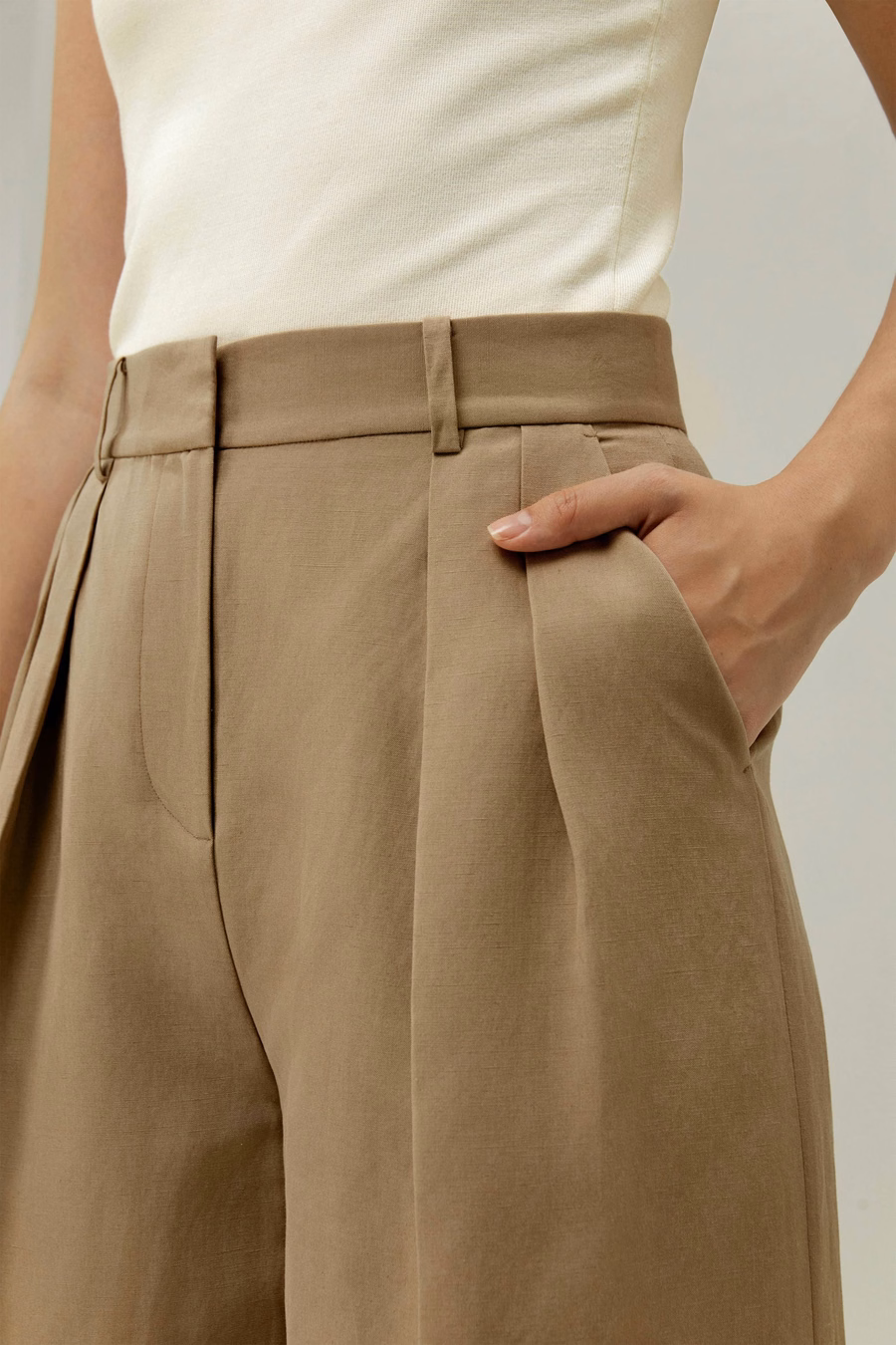 Pantaloni in misto seta e lino con pieghe frontali