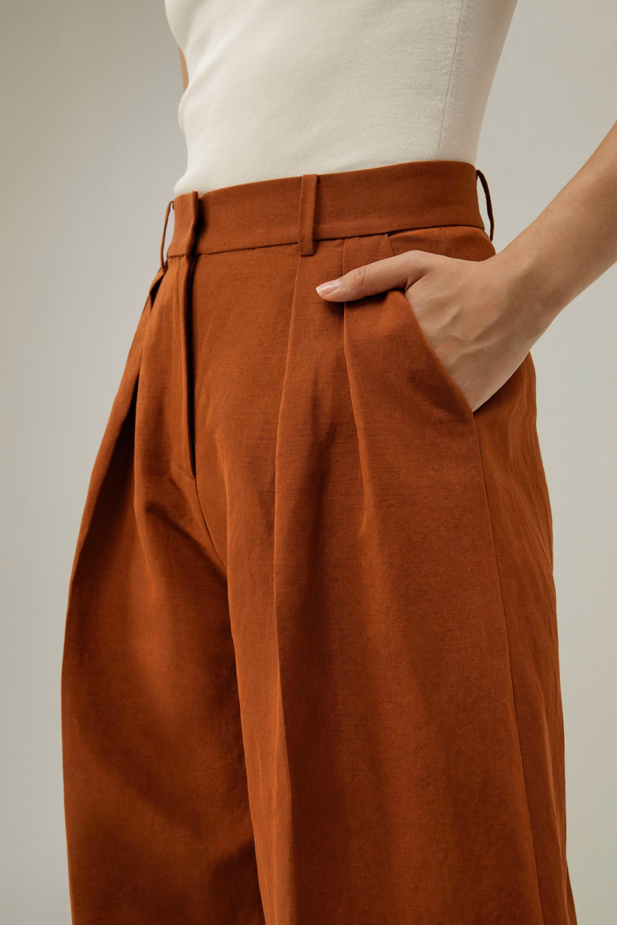 Pantaloni in misto seta e lino con pieghe frontali