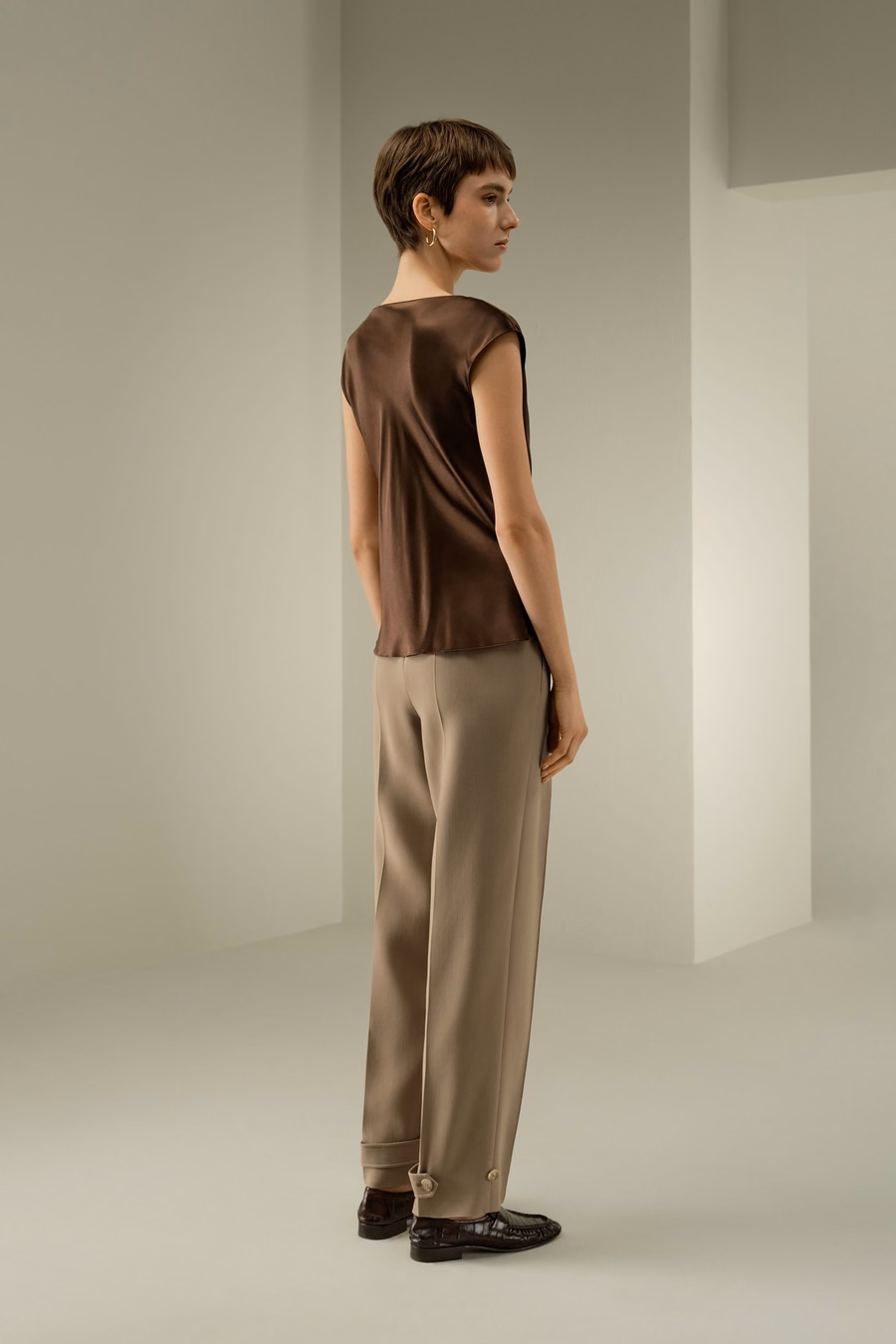 Top Slim Fit senza Maniche con Collo a Cowl