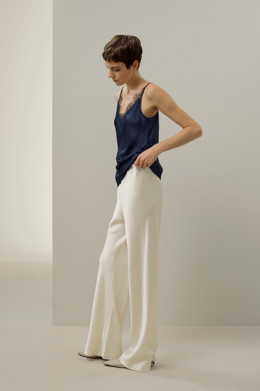 Camisola in seta con pizzo