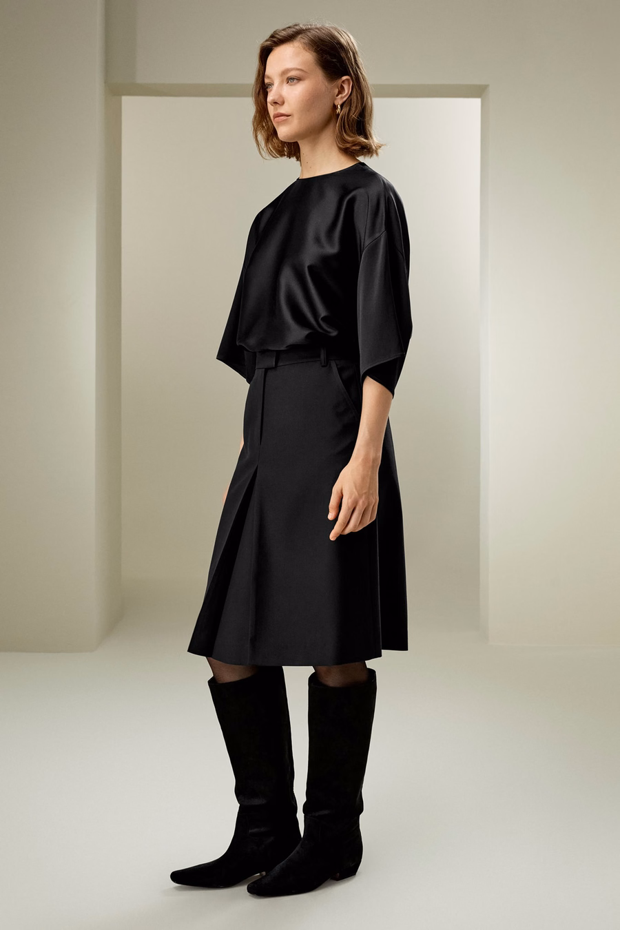 Blusa in seta rilassata con scollo rotondo