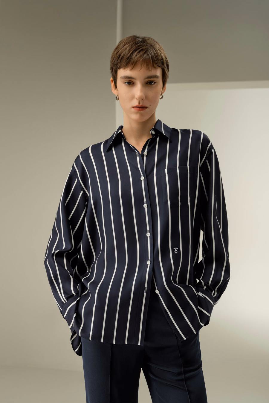 Camicia con bottoni in seta twill a righe