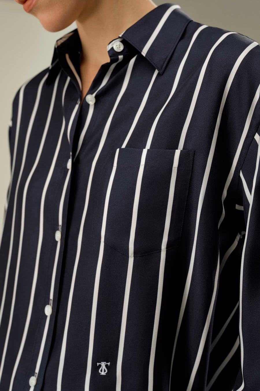 Camicia con bottoni in seta twill a righe