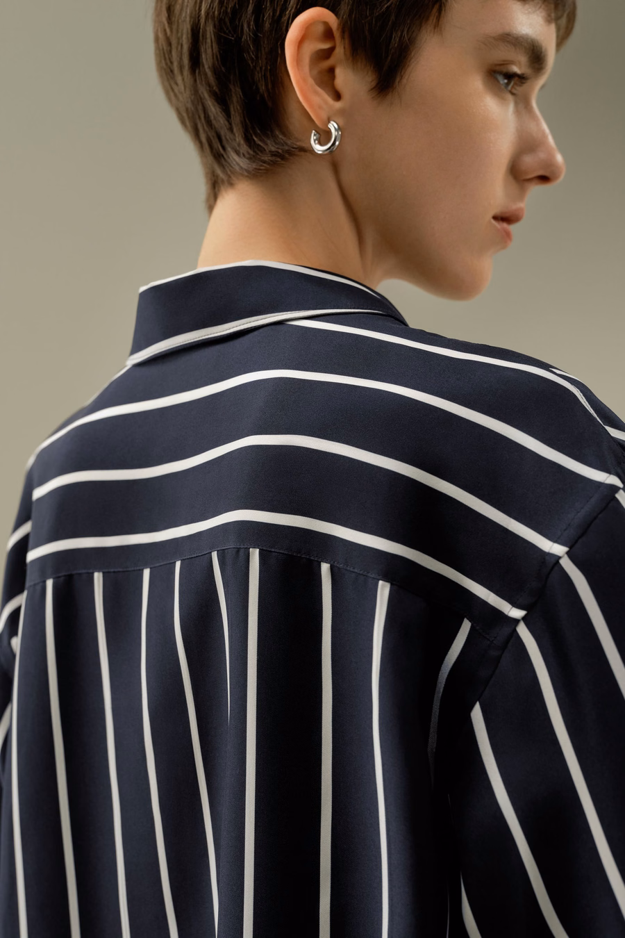 Camicia con bottoni in seta twill a righe
