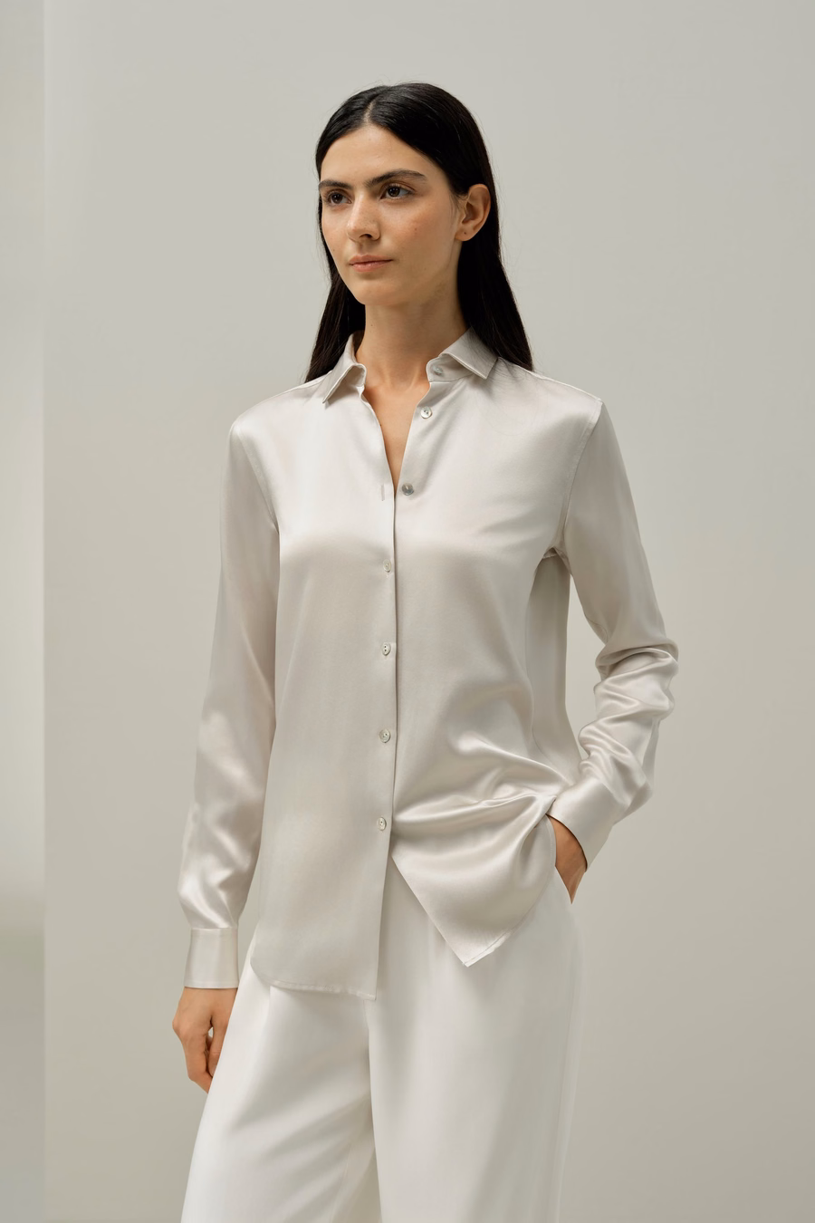 Camicia di seta con colletto a punta