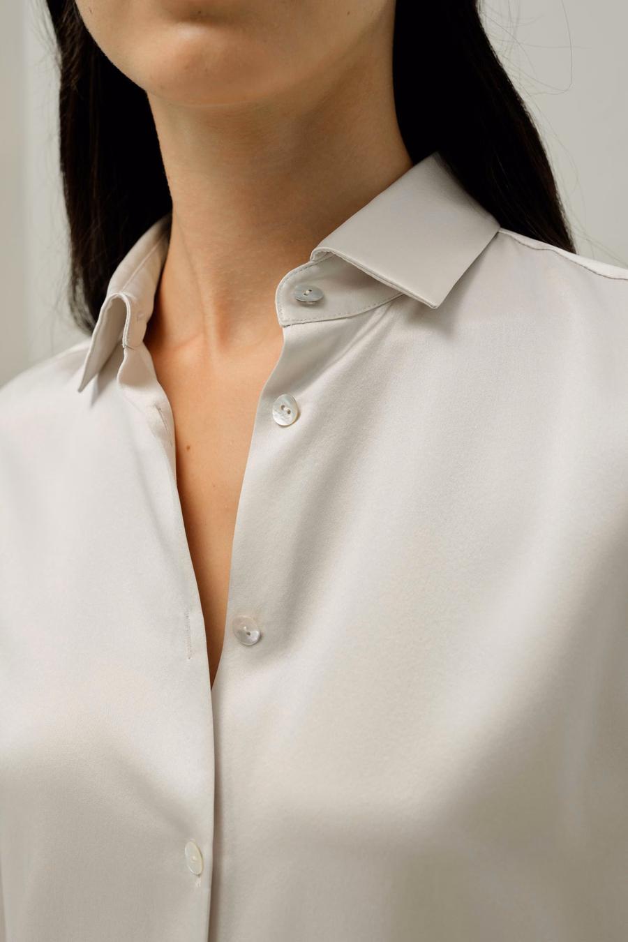 Camicia di seta con colletto a punta