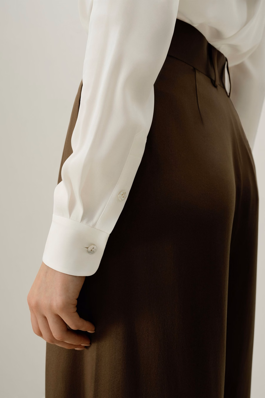 Camicia di seta con colletto a punta