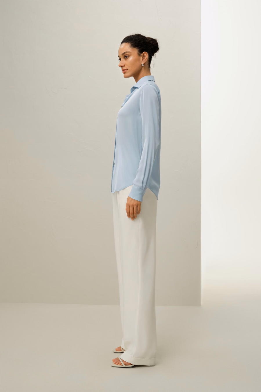 Camicia di seta con colletto a punta
