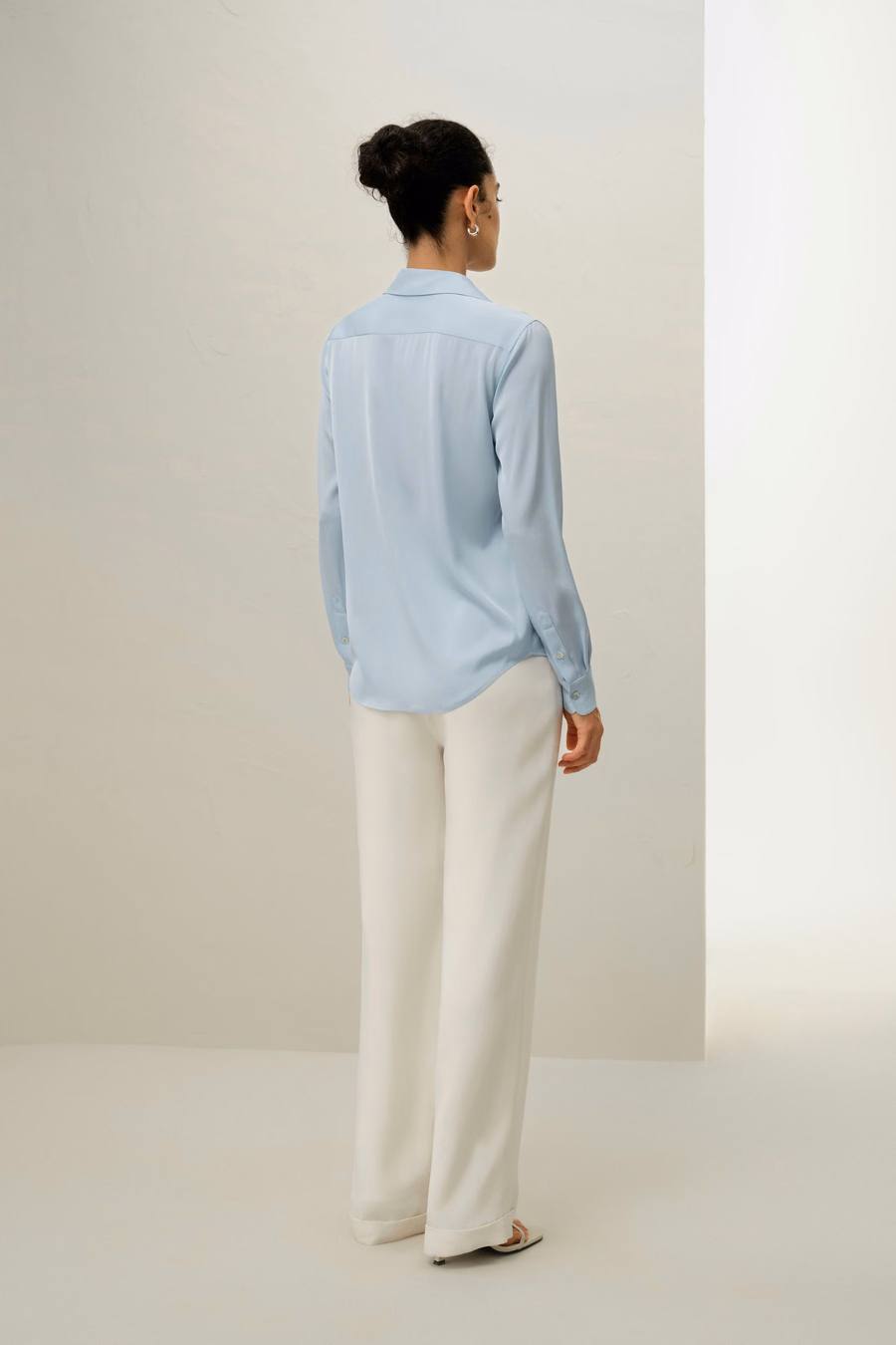 Camicia di seta con colletto a punta
