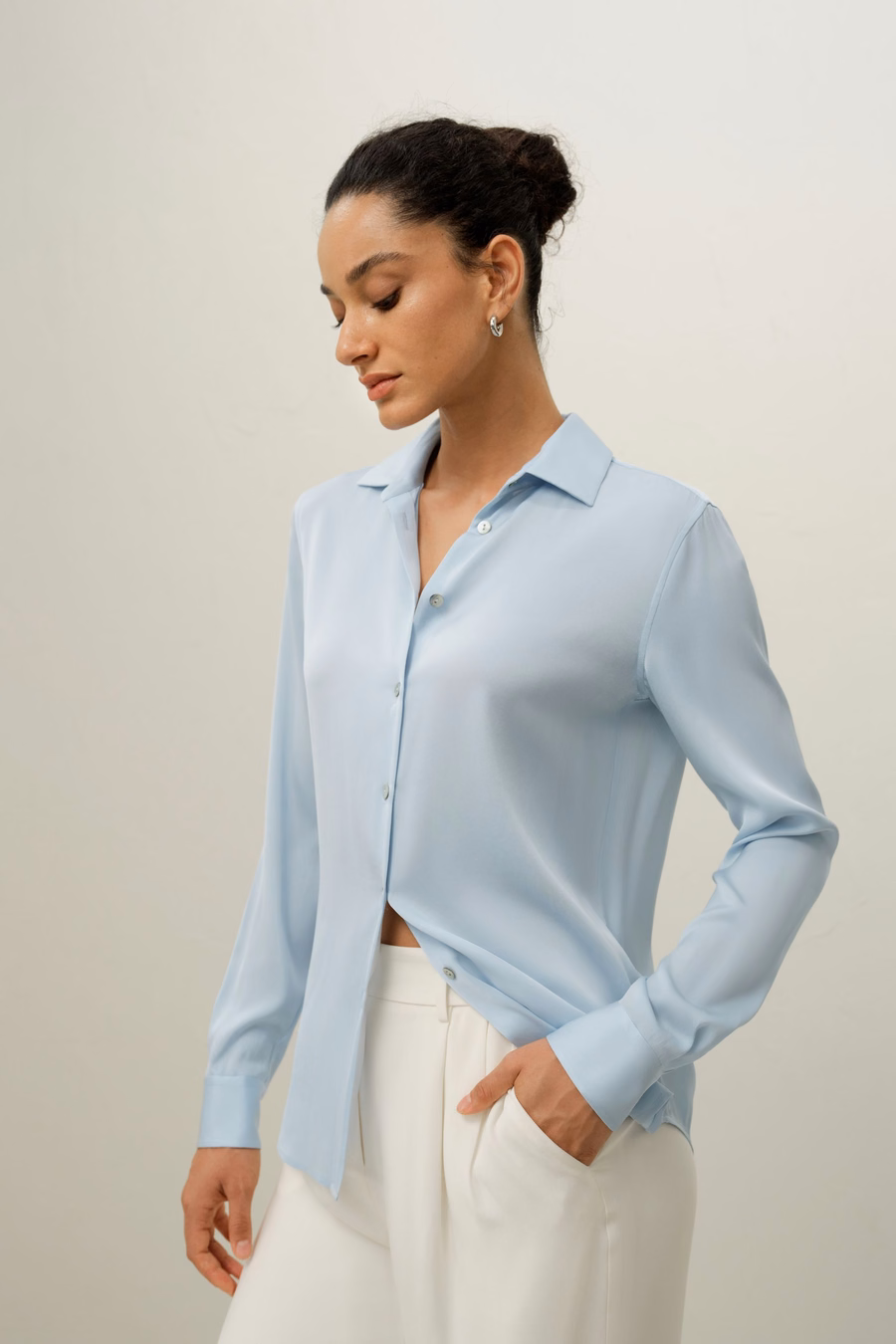 Camicia di seta con colletto a punta