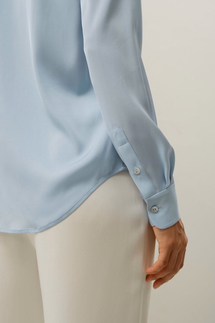 Camicia di seta con colletto a punta