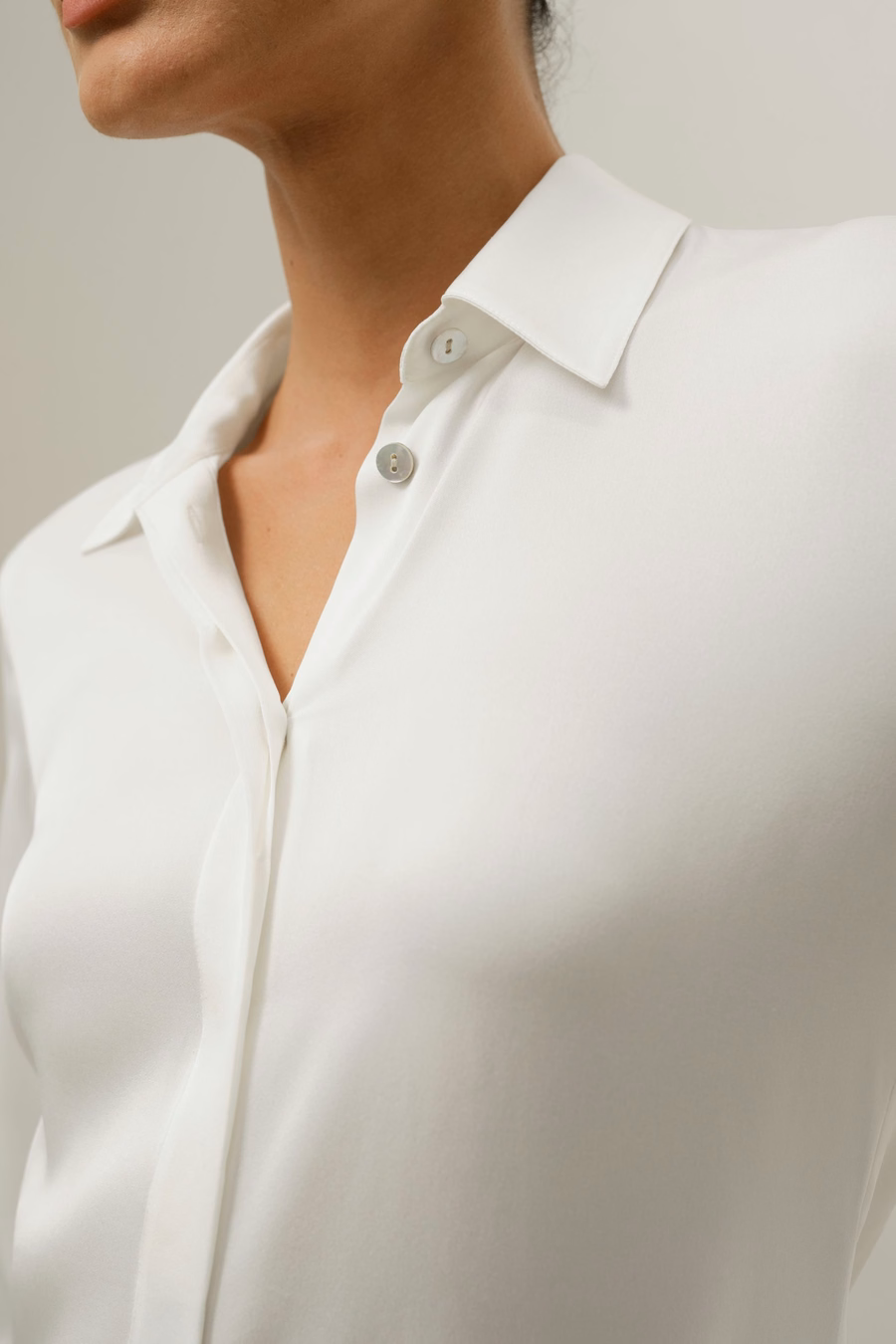 Camicia in seta dalla silhouette elegante