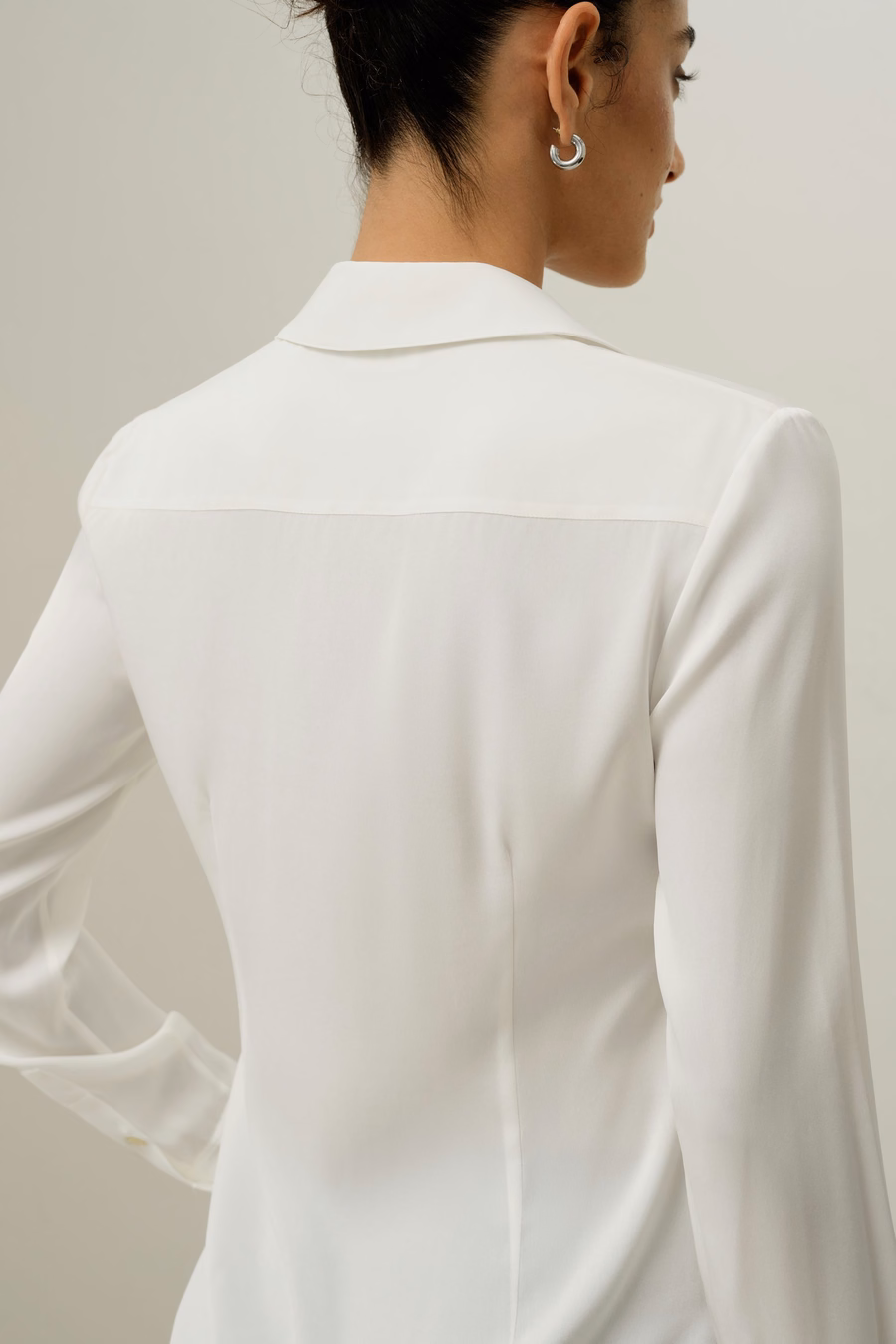 Camicia in seta dalla silhouette elegante