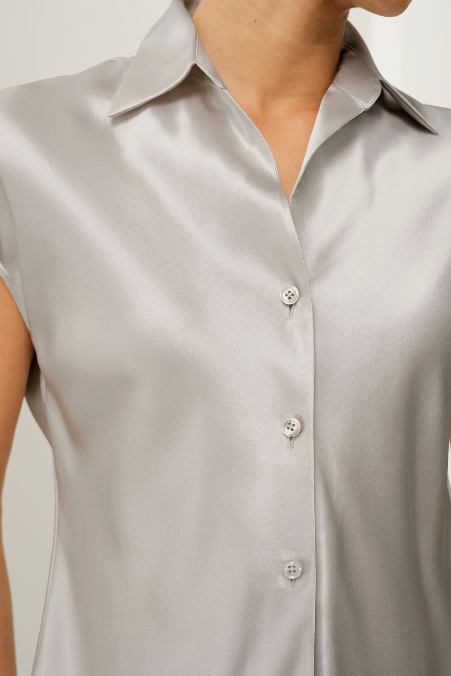 Camicia in Seta a Maniche Corte Taglio in Diagonale