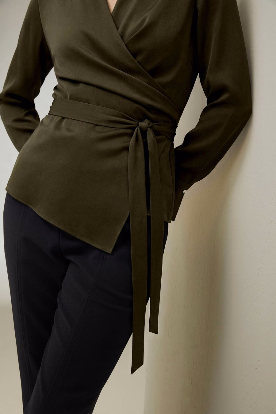 Blusa avvolgente in seta
