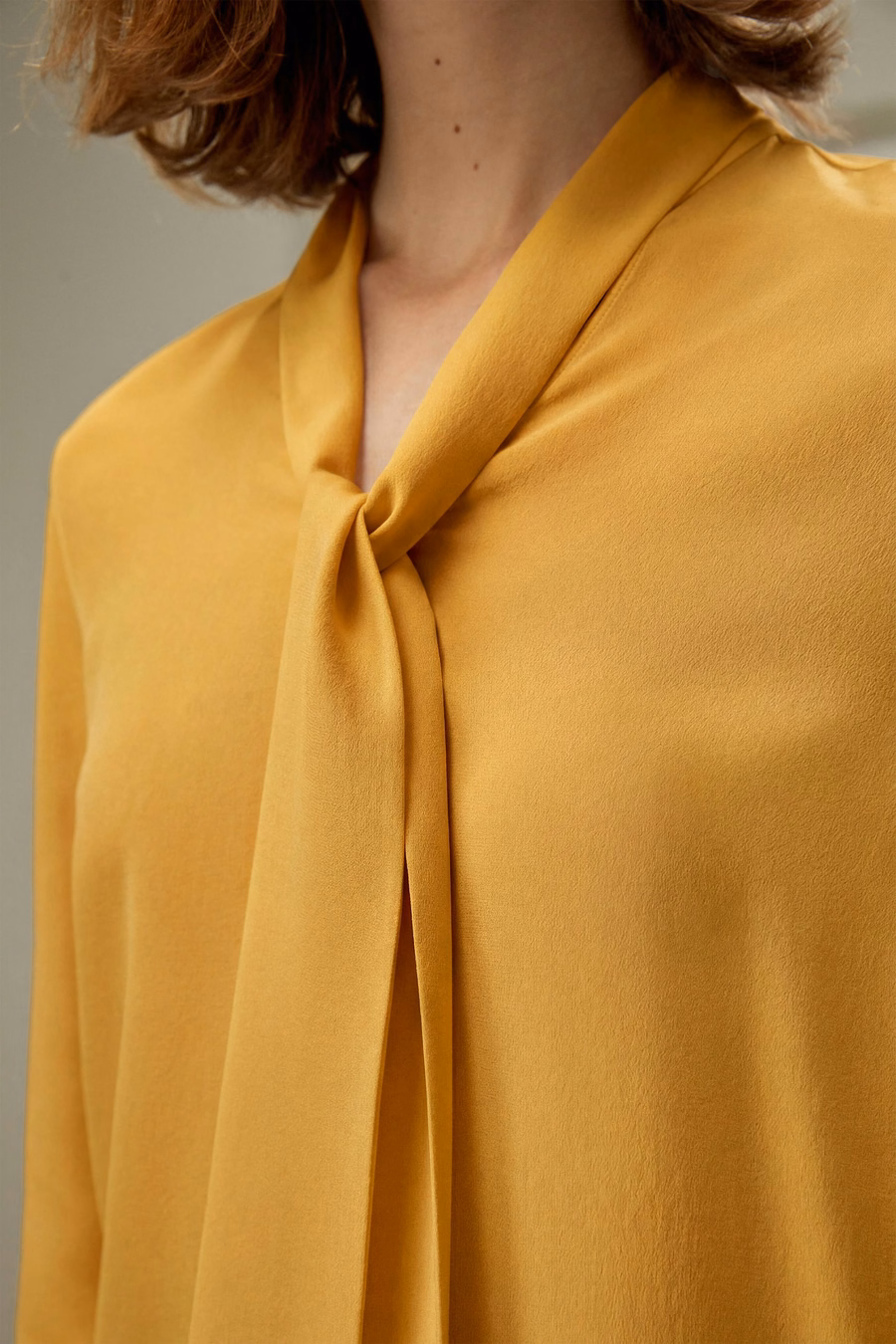 Blusa con Papillon in Seta