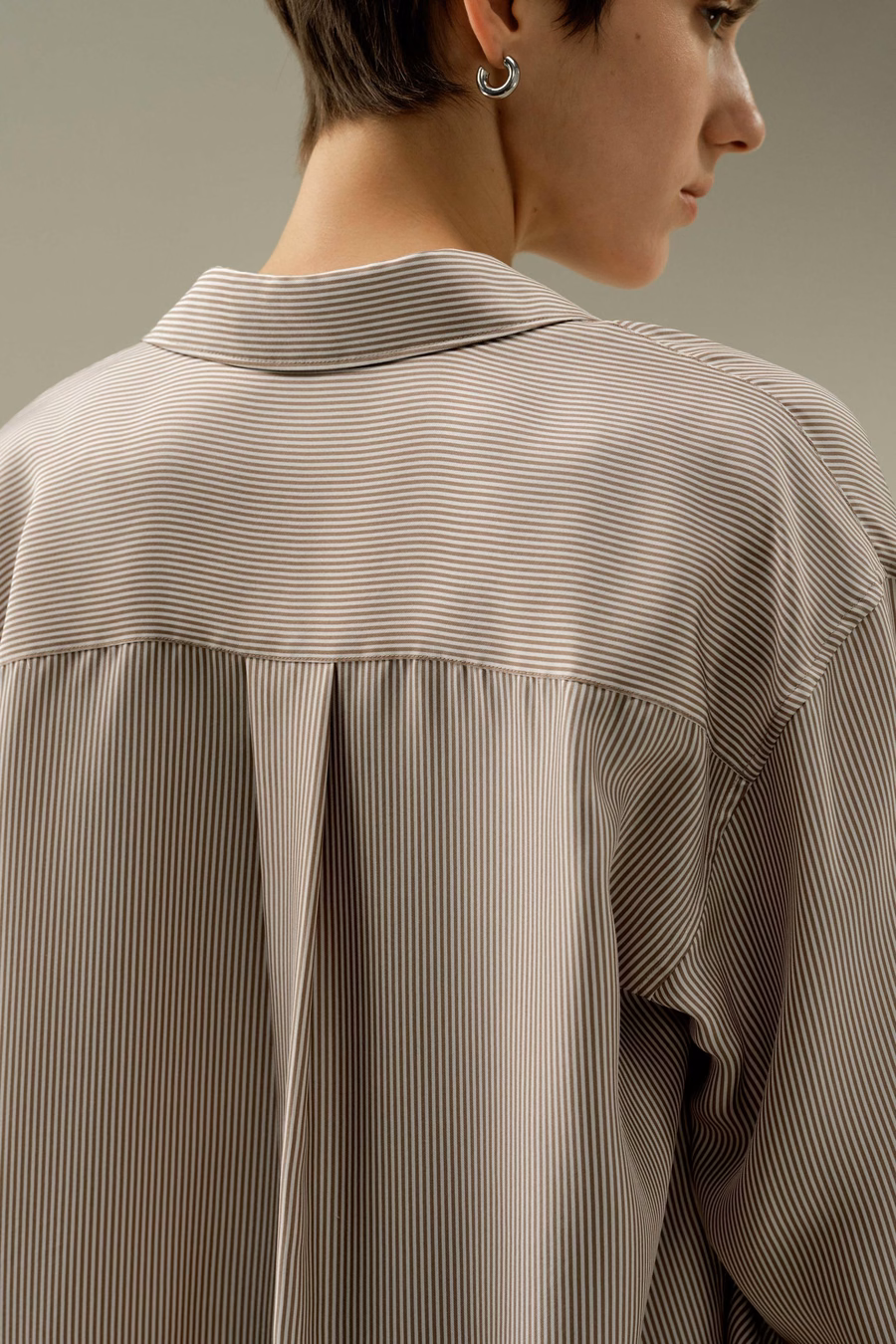 Camicia in seta a righe oversize