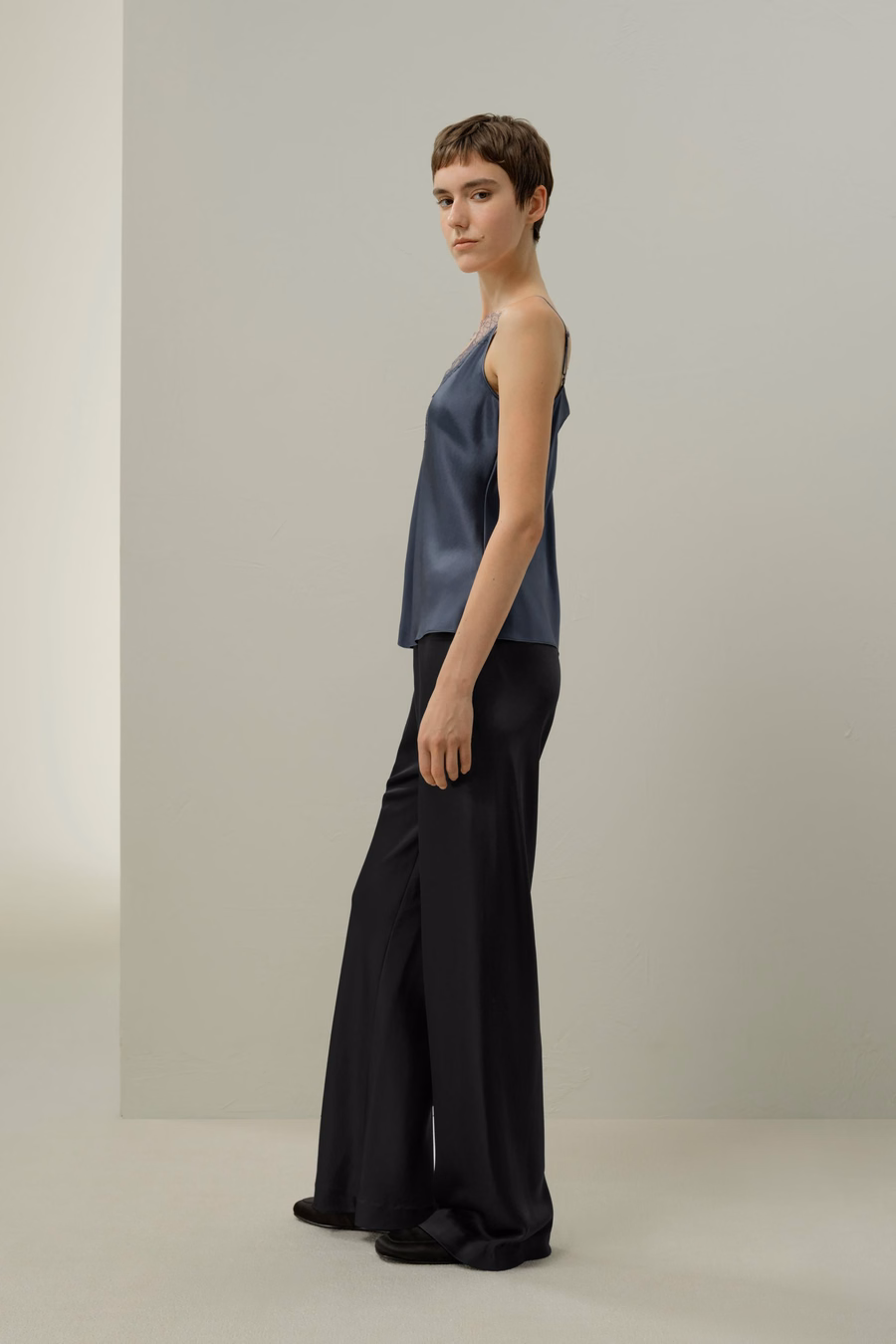 Camisola in seta con pizzo