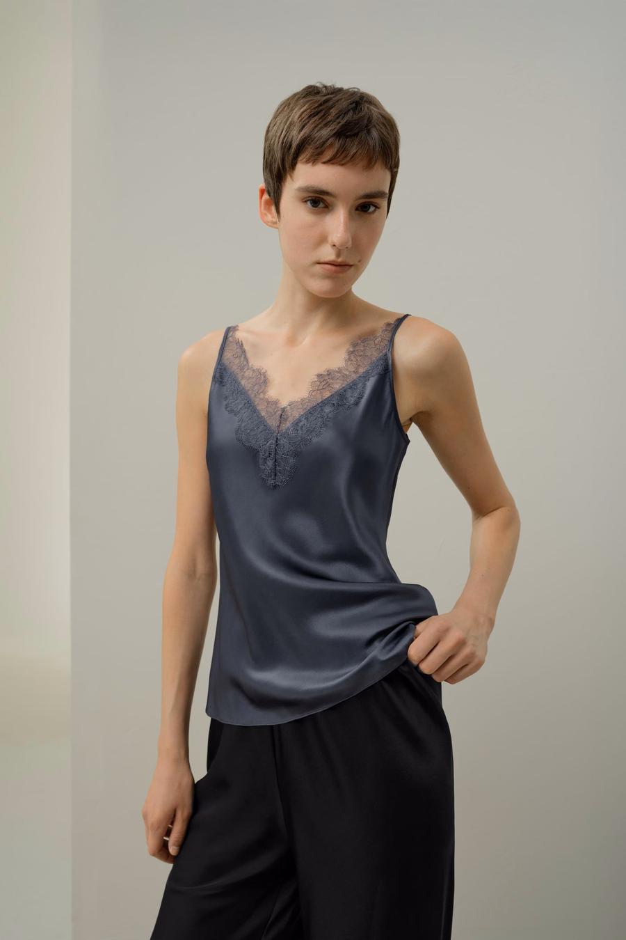 Camisola in seta con pizzo
