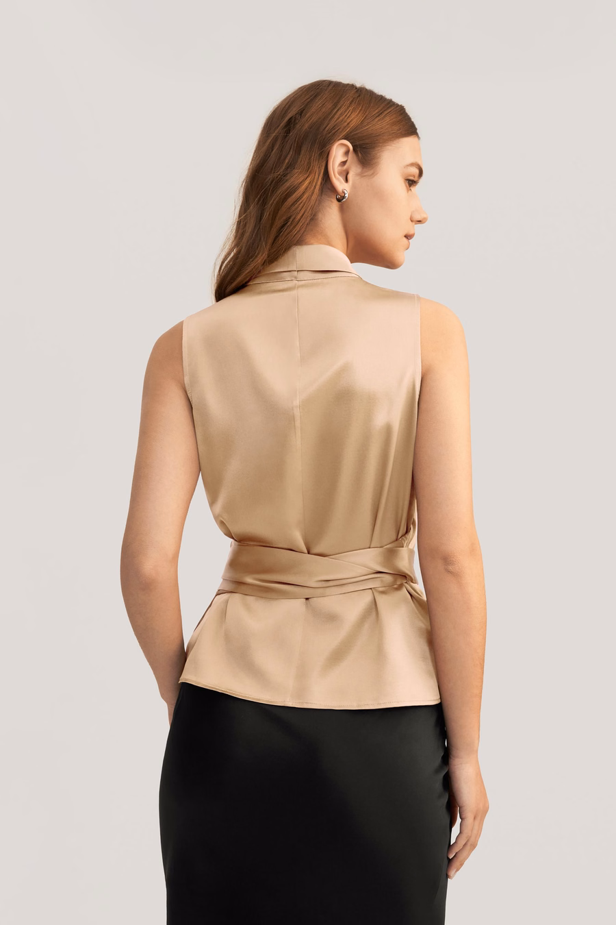 Blusa elegante in seta avvolgente per donne