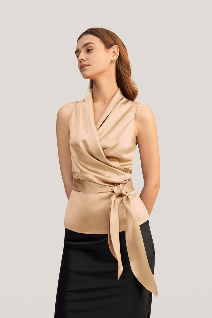 Blusa elegante in seta avvolgente per donne