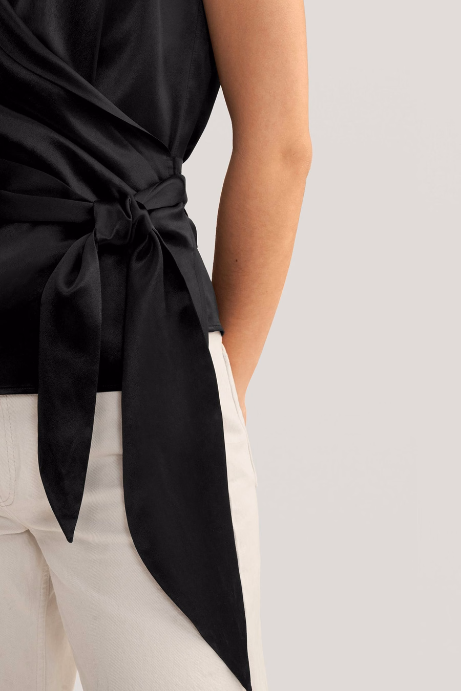 Blusa elegante in seta avvolgente per donne