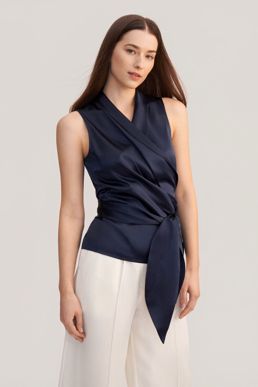 Blusa elegante in seta avvolgente per donne