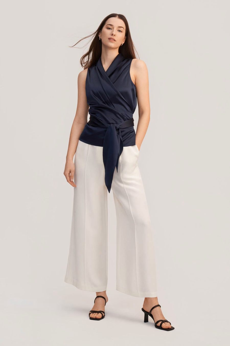 Blusa elegante in seta avvolgente per donne