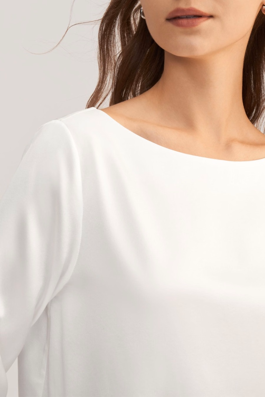 Blusa in seta con collo a barca e maniche 3/4