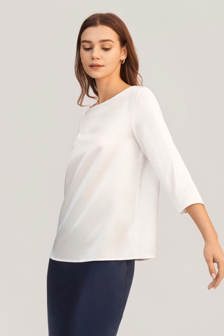 Blusa in seta con collo a barca e maniche 3/4