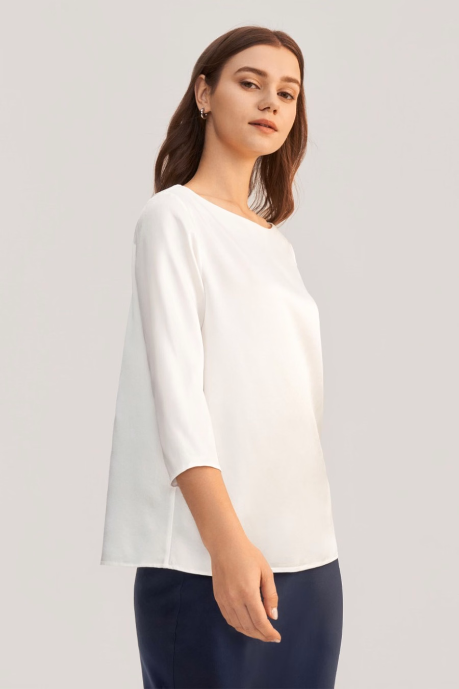 Blusa in seta con collo a barca e maniche 3/4