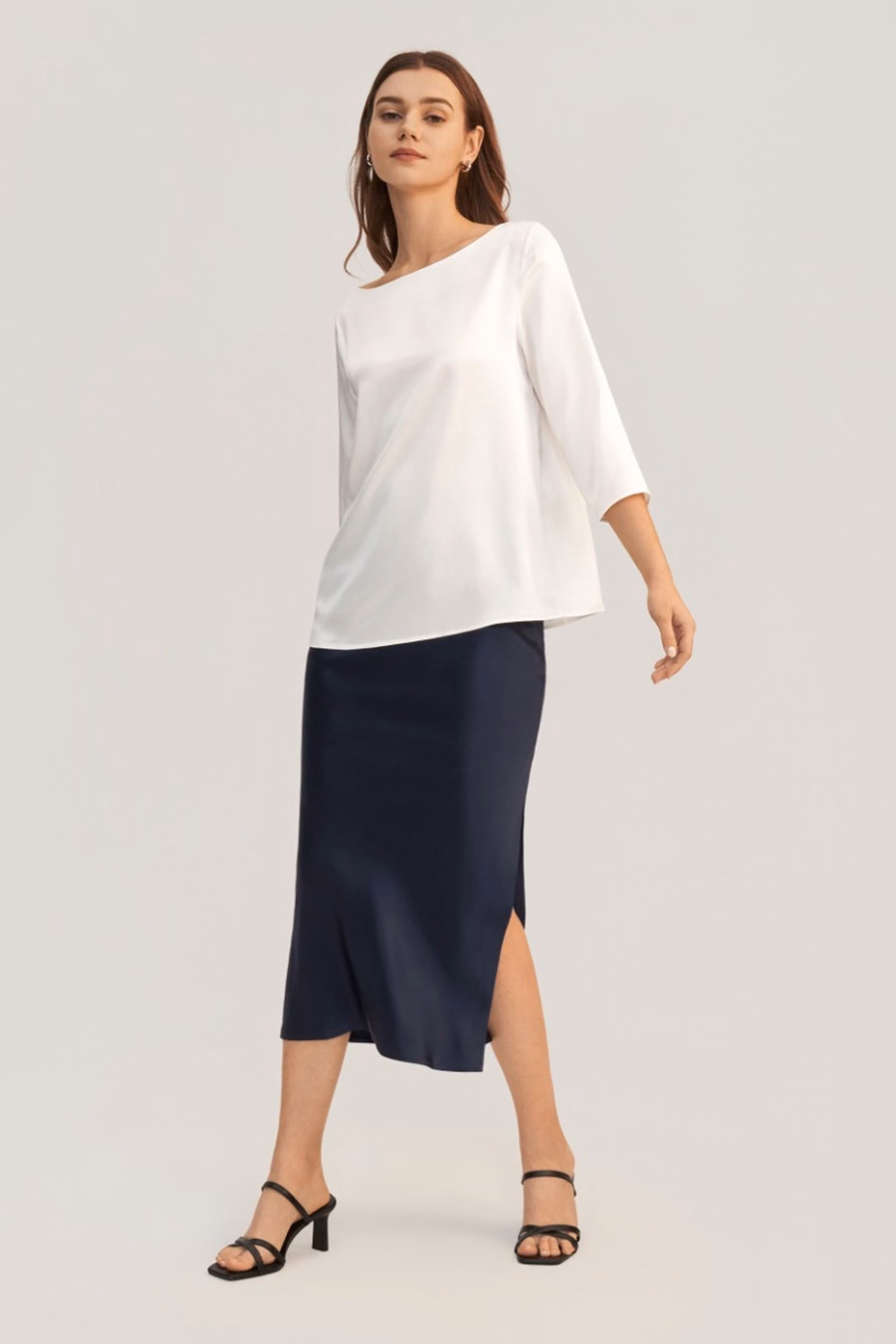 Blusa in seta con collo a barca e maniche 3/4