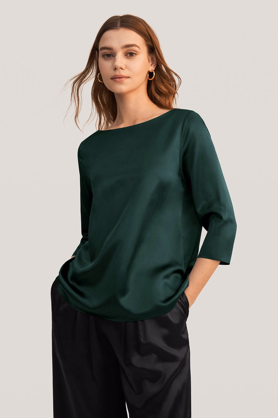 Blusa in seta con collo a barca e maniche 3/4