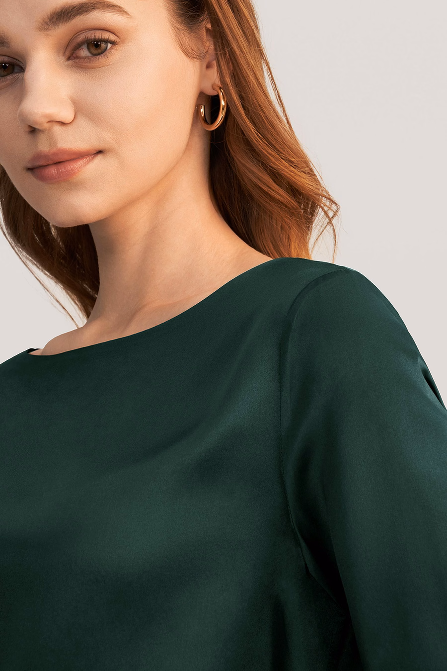 Blusa in seta con collo a barca e maniche 3/4